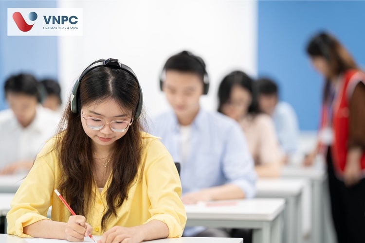 Canada hạ yêu cầu điểm IELTS